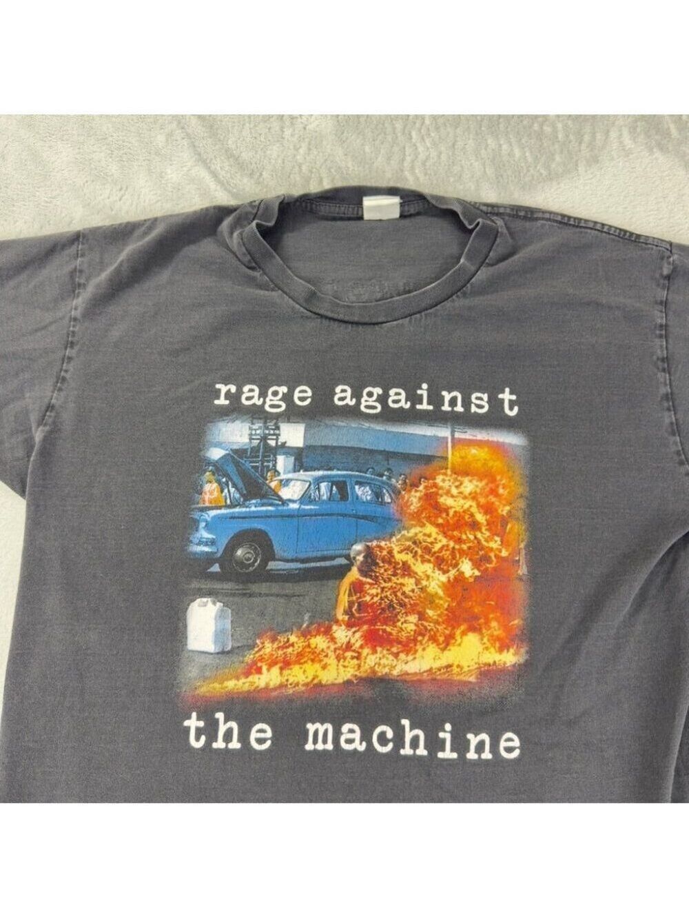 Vintage Rage Against the Machine Men's Size Large Fits Smaller Band T-shirt - Picture 3 of 13